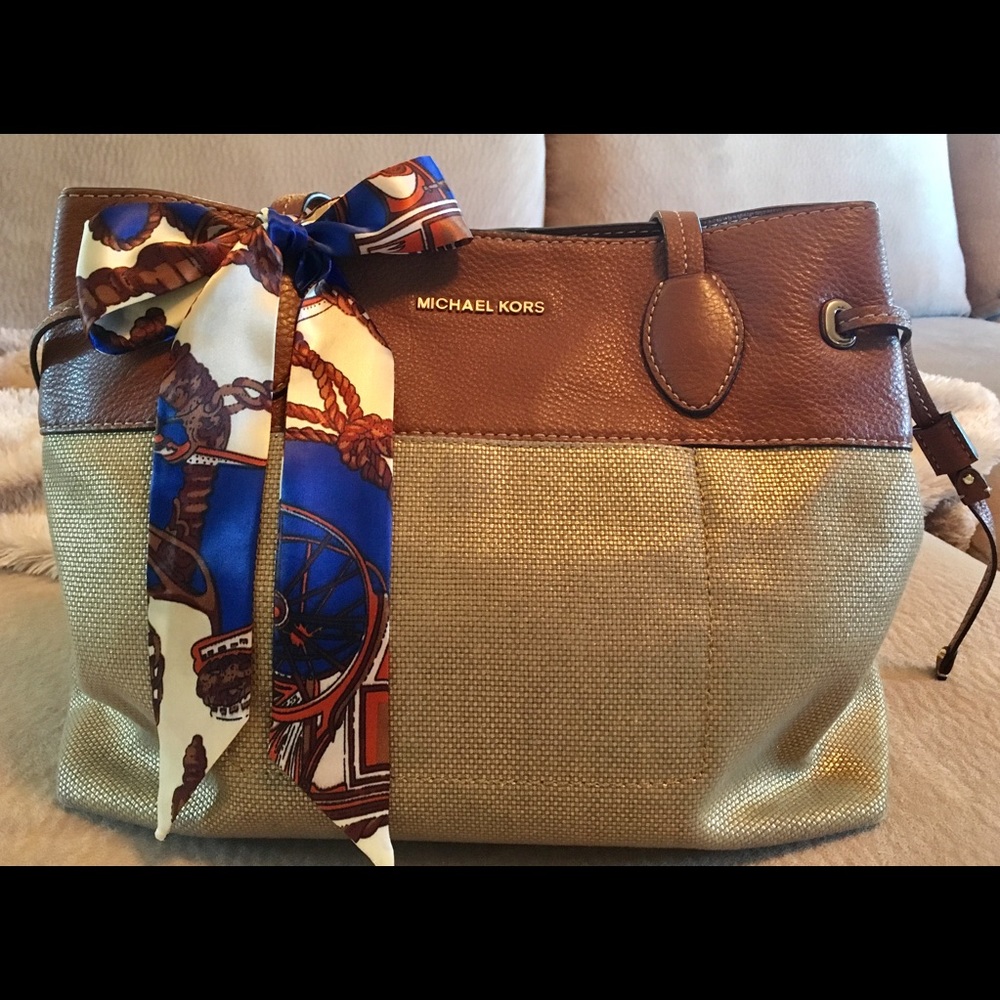 ❌❌SOLD❌❌ Michael Kors Marina Large Tote in Gold